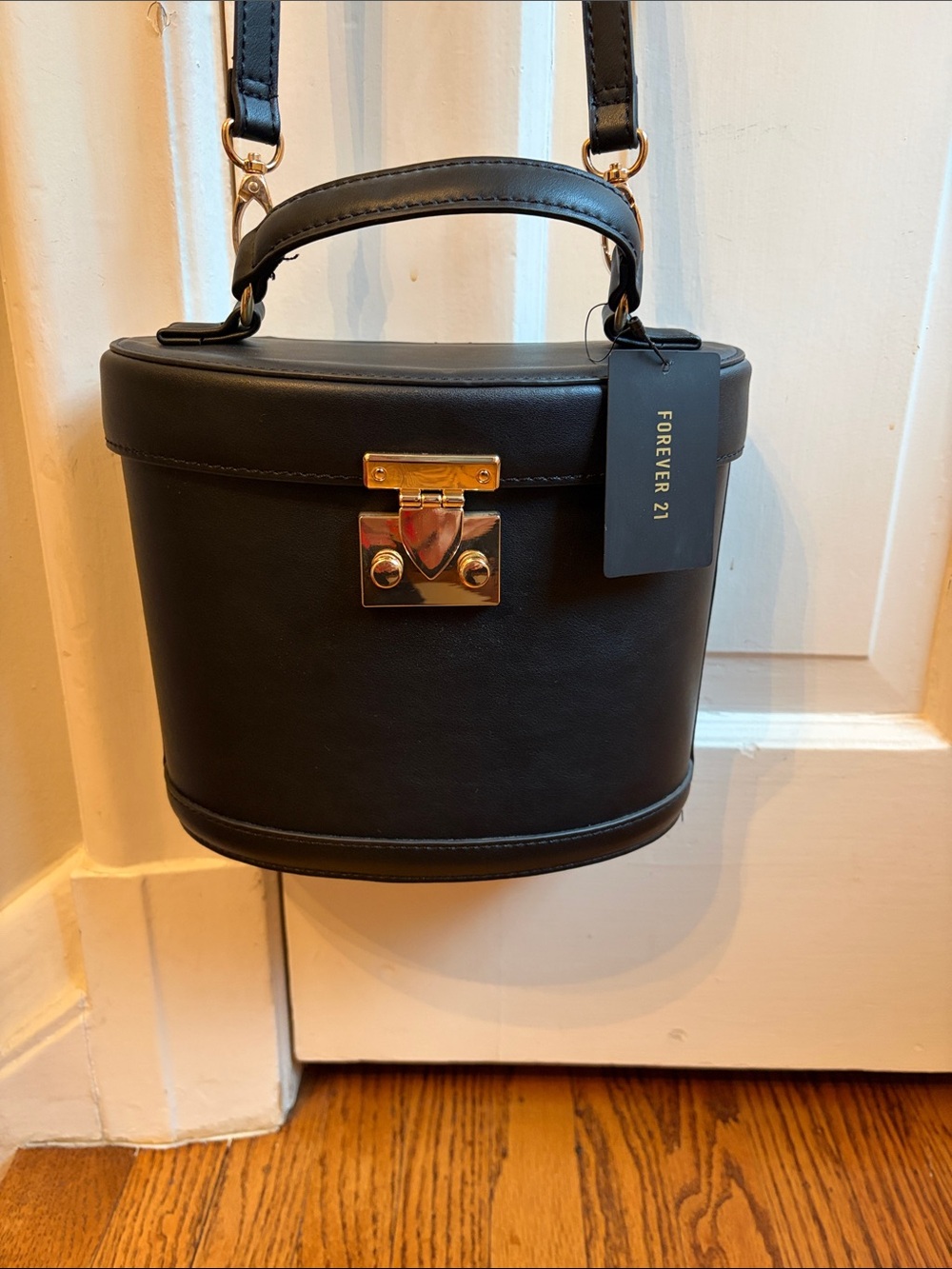 Forever 21 Black Faux-Leather Crossbody Vanity Bag with Gold Hardware - Picture 1 of 12